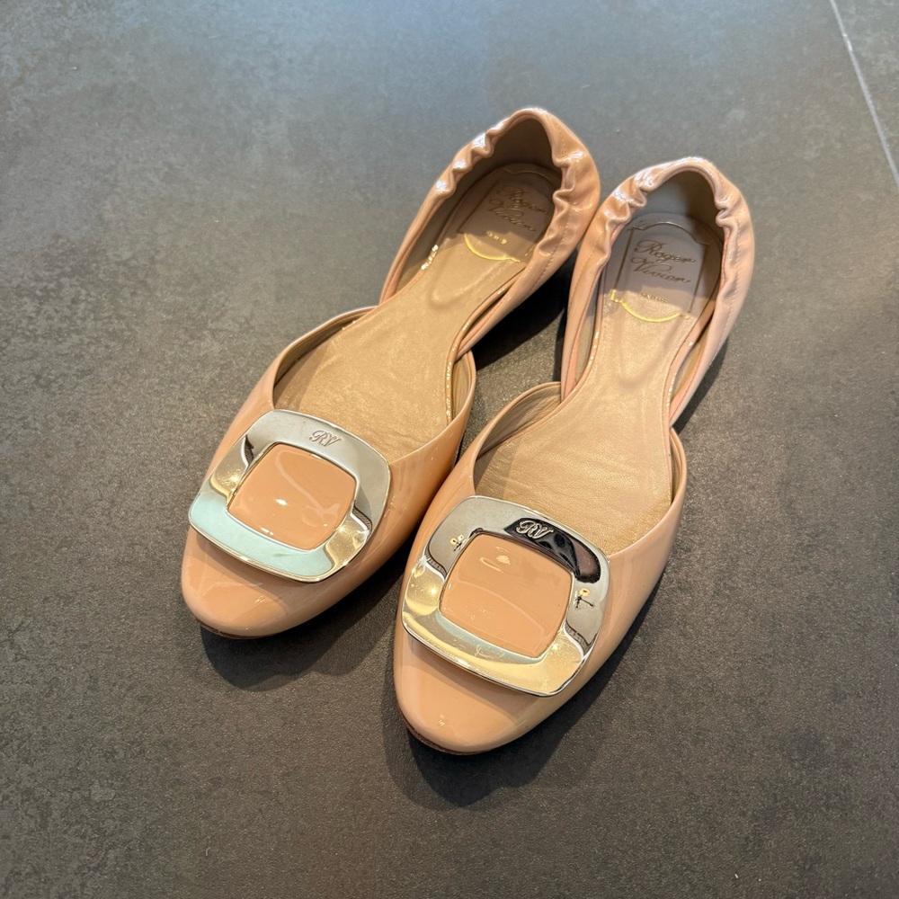 Roger Vivier Nude Flats